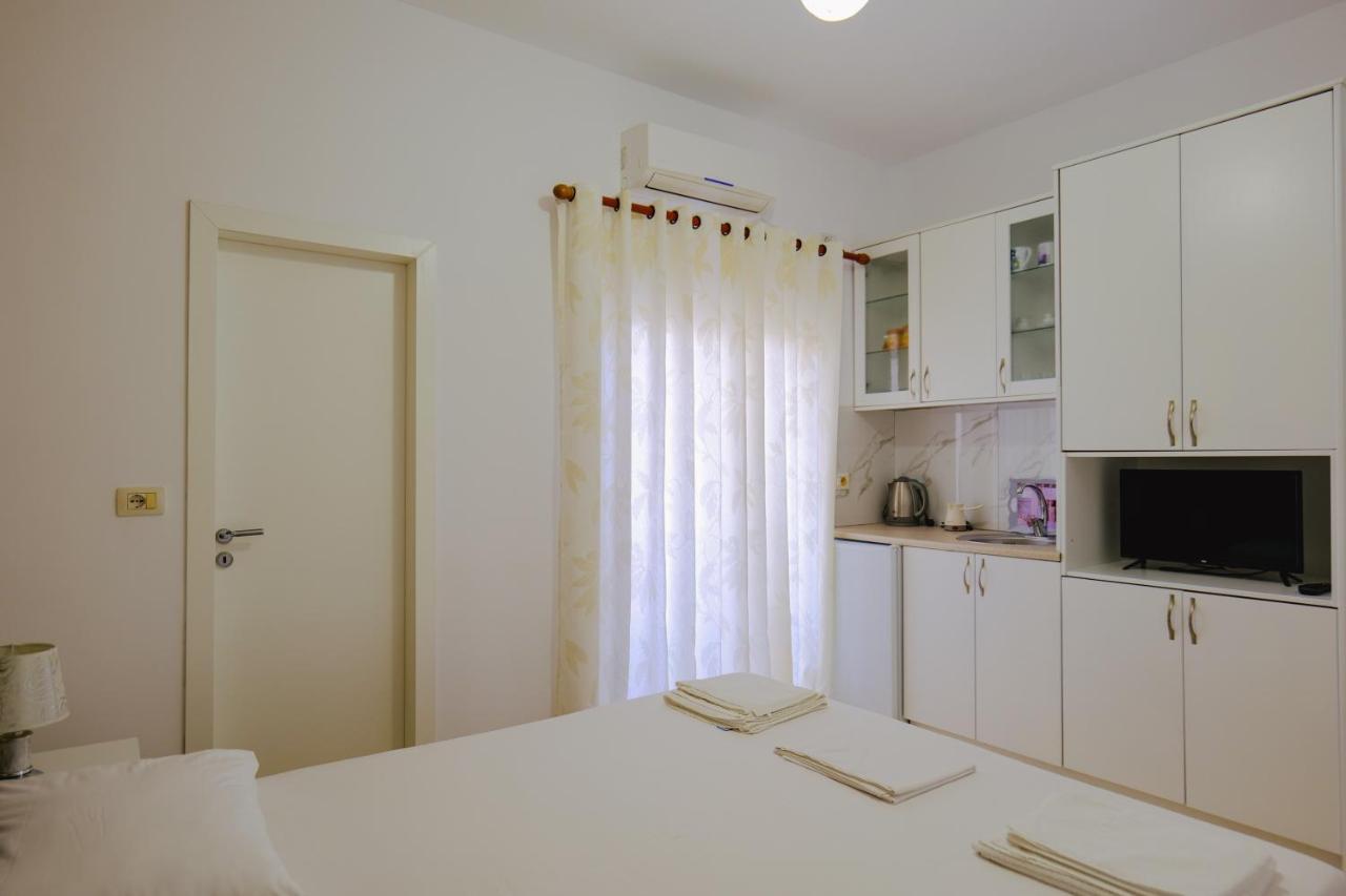 Eleni Guest House ซารานเดอ ภายนอก รูปภาพ
